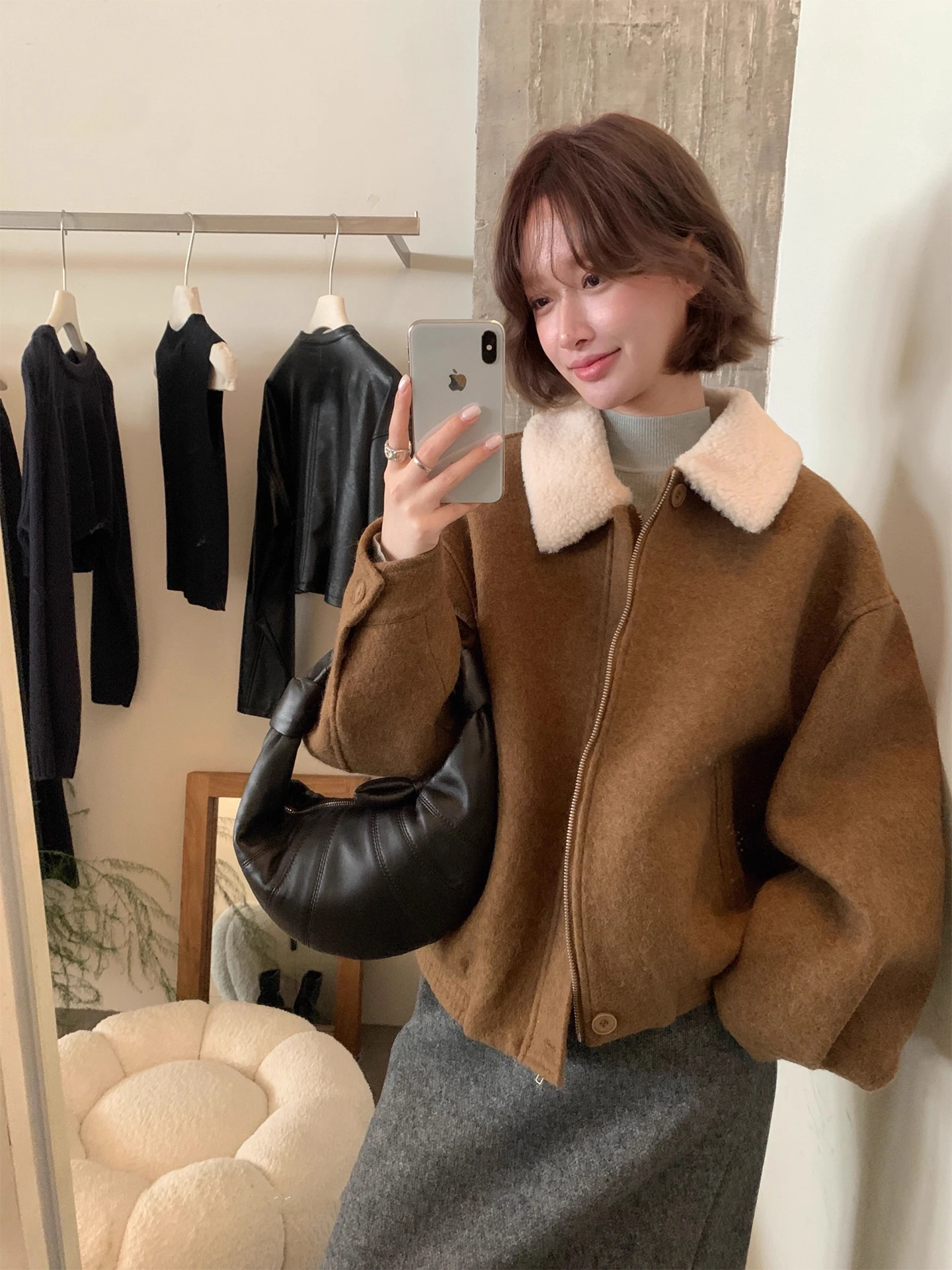 

Clothland Women Elegant Thick Woolen Jacket Zipper Lamb Fur Collar Long Sleeve Vintage Female Office Wear Winter Coats CB209