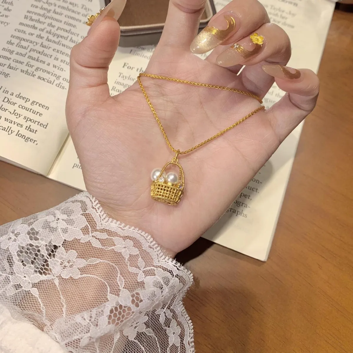 الإبداعية الماس مطعمة اللؤلؤ سلة للزهور قلادة رومانسية نمط الجوف خارج رائعة الراقية قلادة مجوهرات الزفاف هدية