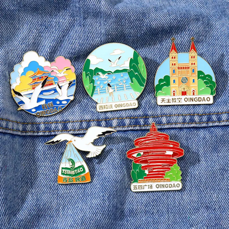 تشينغداو السياحية تذكارية بروش البقع ذات المناظر الطبيعية الخلابة في مدن شاندونغ الصين مايو الرابع شارة معدنية مربعة دبوس تشينغداو البيرة