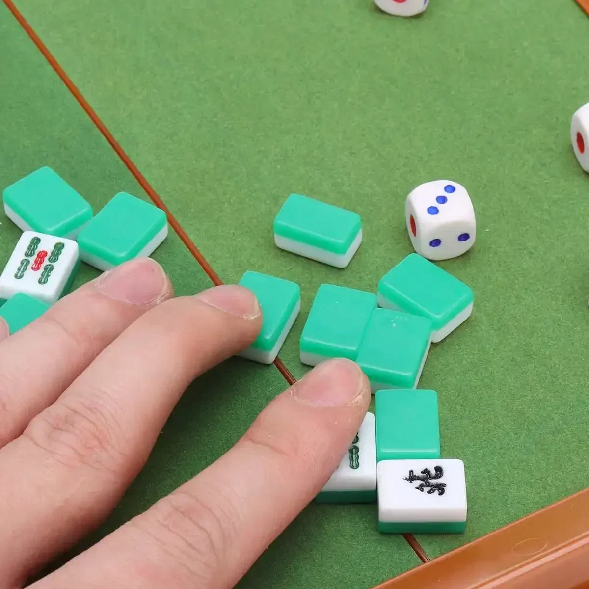 Mini dobrável chinês tradicional mahjong para festa familiar, conjunto de 144 peças