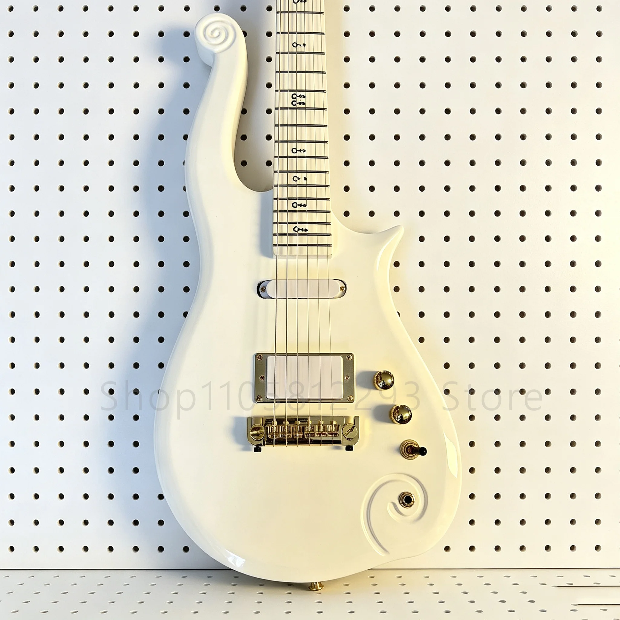 Cloud‑Shaped Irregular‑Shaped Electric Guitar With A Light White Body Gold Hardware SH Pickup Free Shipping
