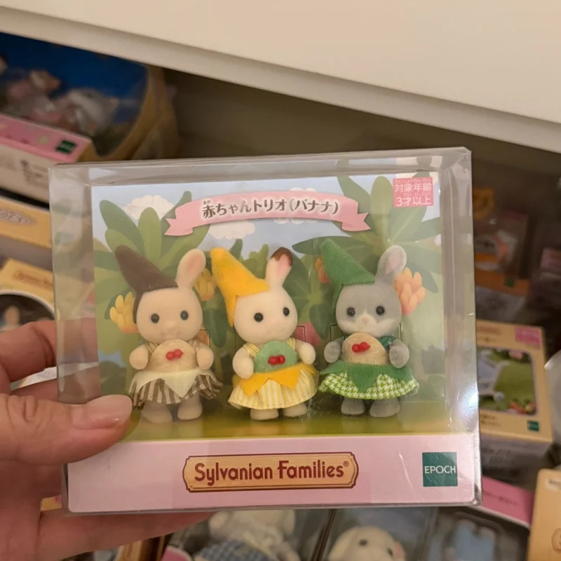 

Оригинальная коллекционная фигурка Sylvanian Families: Трио малышей-кроликов с бананами, флокированная, аниме-фигурка, украшение для рабочего стола, подарок-сюрприз