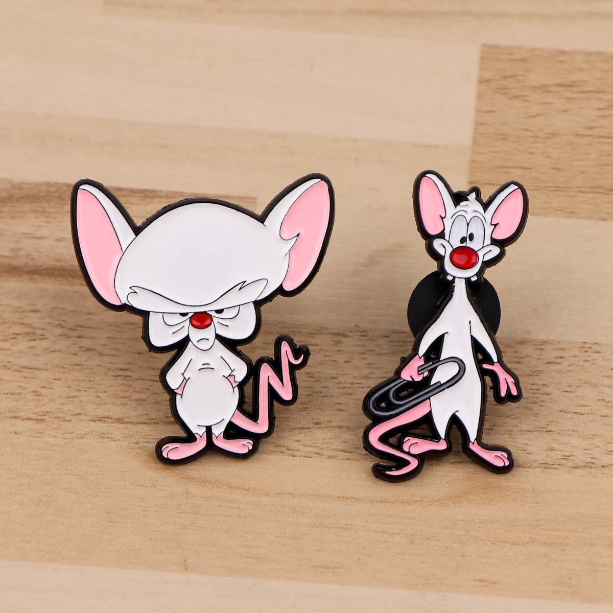 Cute Mouse Enamel Pin Cartoon Badges on Backpack Animals Brooch Pines Lapel Pins Fashion Jewelry Cosplay Accessories Toys Gift