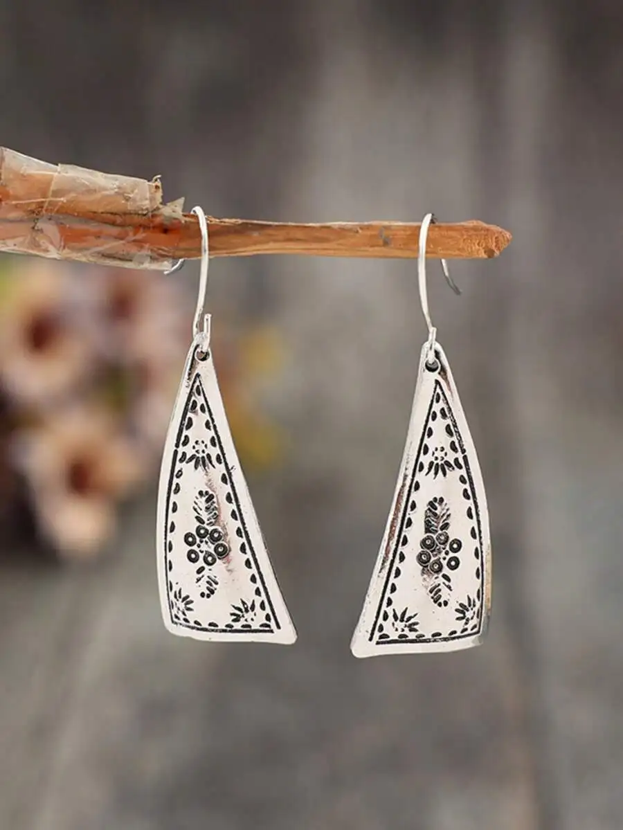 New Engraved Triangle Metal Earrings Pair Stylish Minimalist Design Lightweight Fashion Accessory