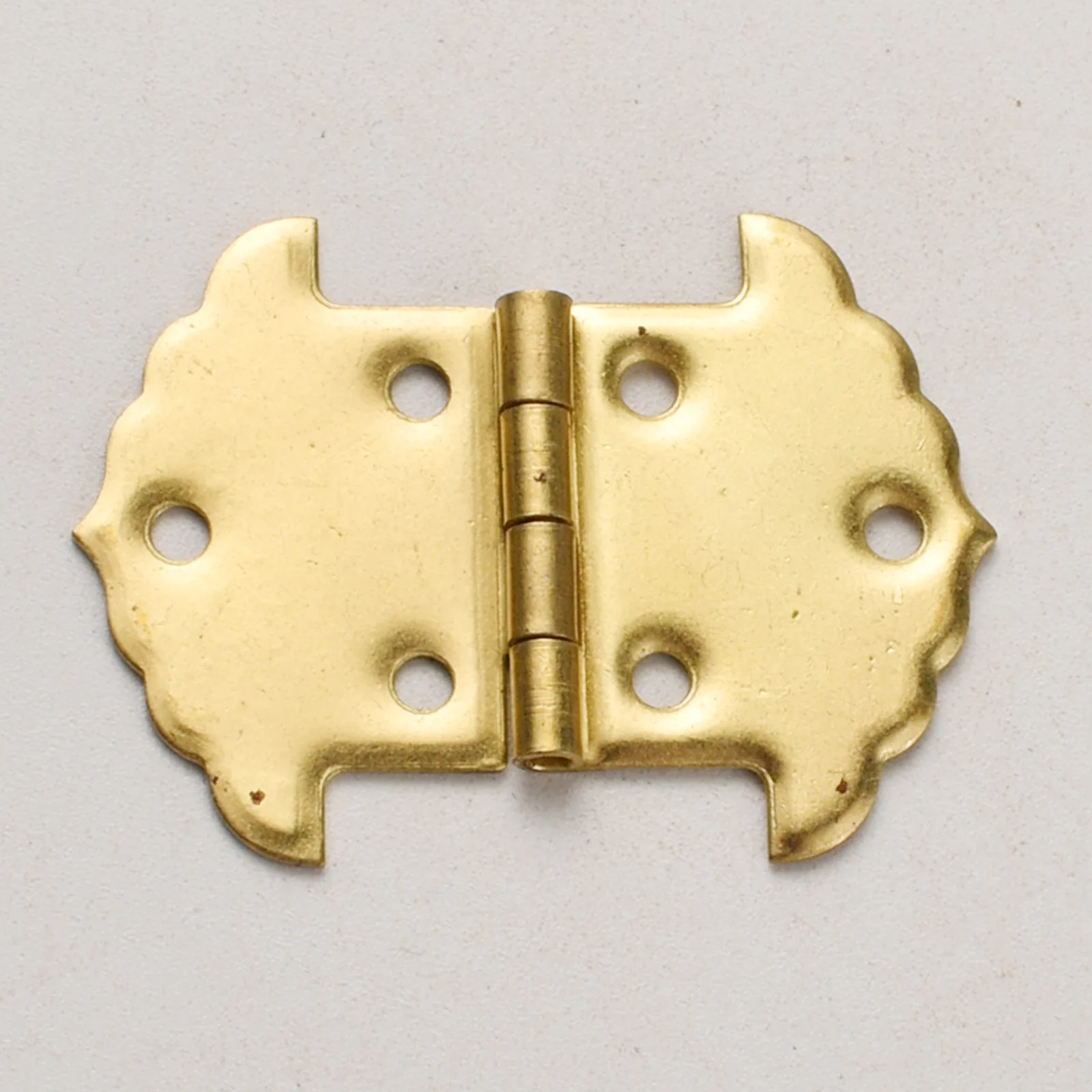 New ordinary pointed lace retro hinge wooden box wine box accessories yellow iron material cross-border