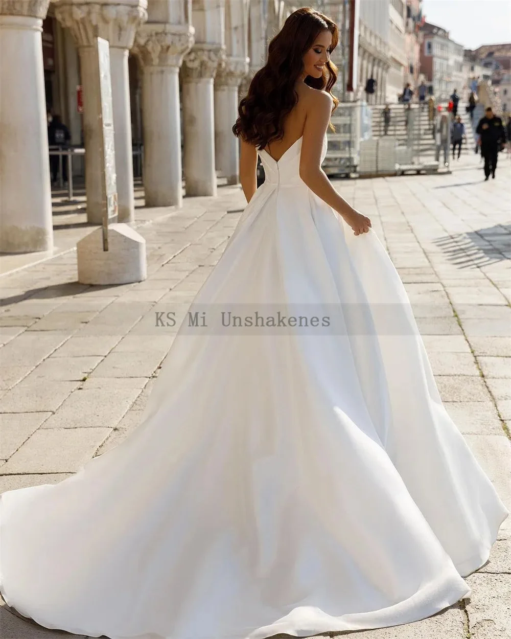 Modern White Satin Wedding Dresses 2024 Sexy Bridal Dress Women Split Side Pleated V Neck Back Beach Castle Wedding Gowns