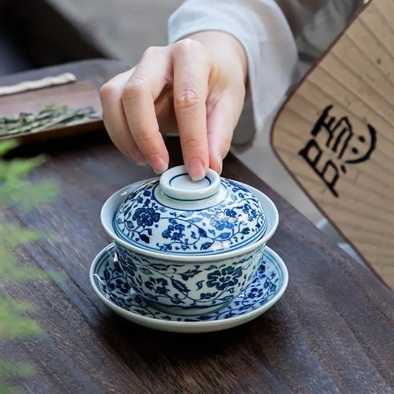 

Large Size Hand-Painted Blue And White Porcelain Ceramic Tea Bowl with Lid Ancient Style Underglaze Decoration Single Piece