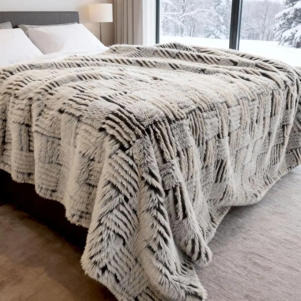 Faux Fur Throw Blanket, Checkered Fuzzy Soft Plush Throw Blanket for Couch, Double Sided Rabbit Luxe Fur Thick Blanket Housewarm