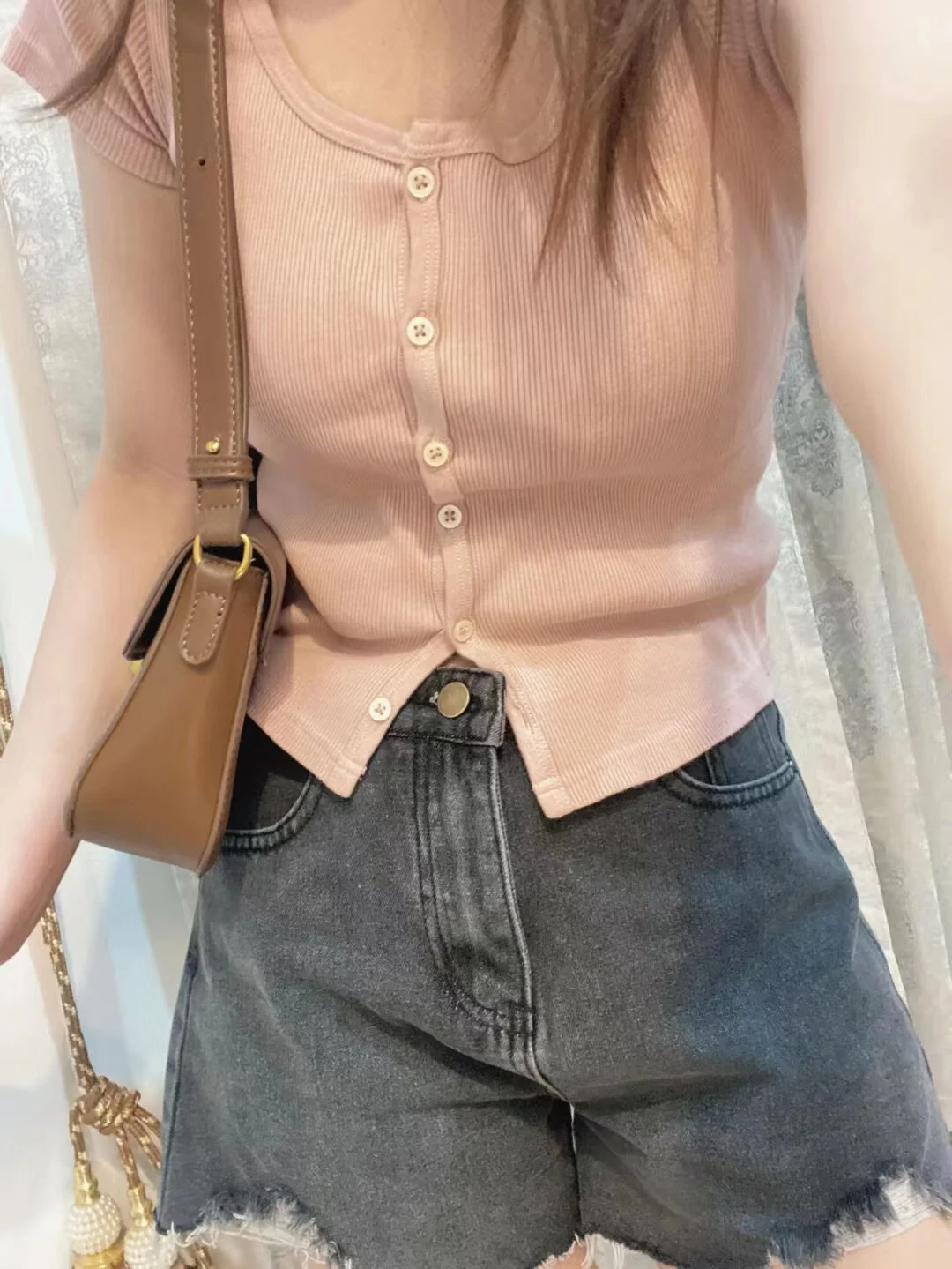 

Розовая эластичная футболка с круглым вырезом и пуговицами для женщин, облегающая, с эффектом утягивания живота, в стиле Brandy Melville...