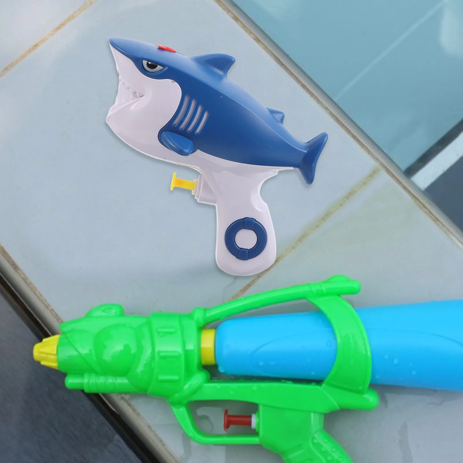 

2Pcs Kids Water Spray Animal Shapes Easy Spray Function Summer Outdoor Pool Yard Shooter for Children