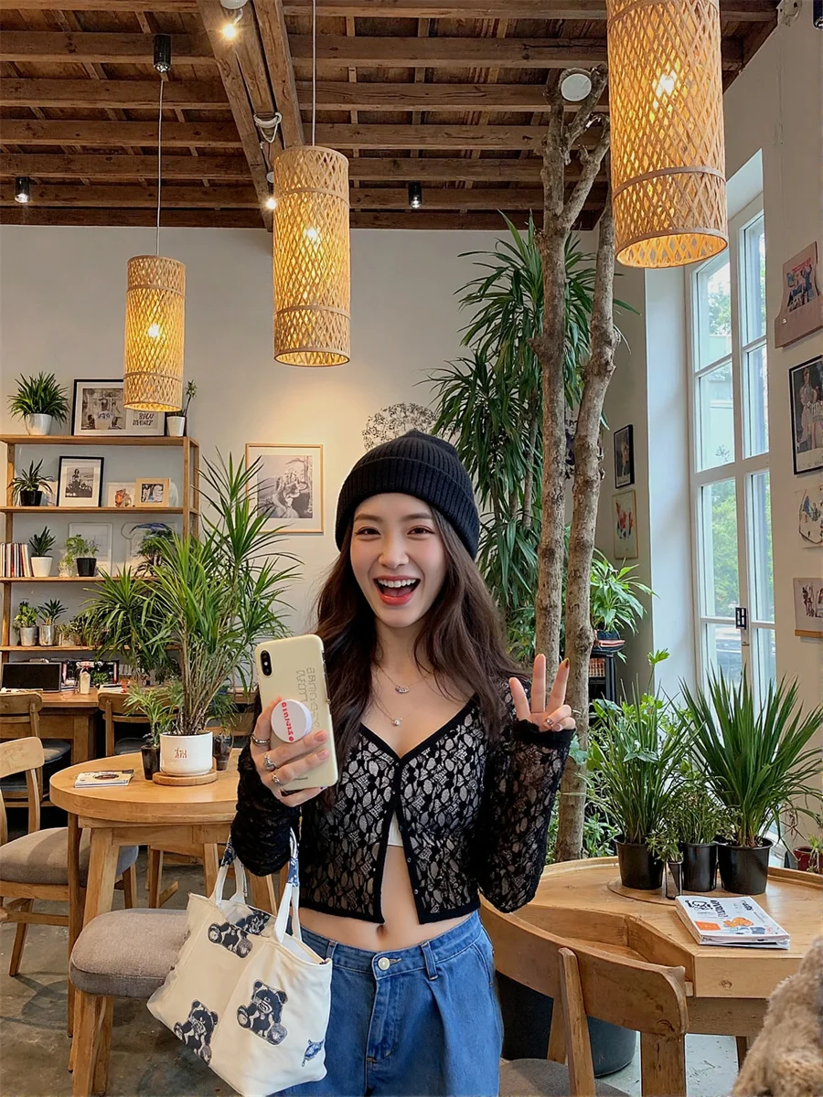 Camisas blancas para mujer, blusas de encaje con agujeros y cuello en V con botones frontales, ajustadas, elegantes, sencillas, básicas, minimalistas, a la moda