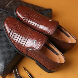 Novedad de verano, zapatos de cuero para hombre, sandalias de negocios con agujeros huecos de fondo suave para hombre, ropa Formal, zapatos de vestir de oficina transpirables para hombre