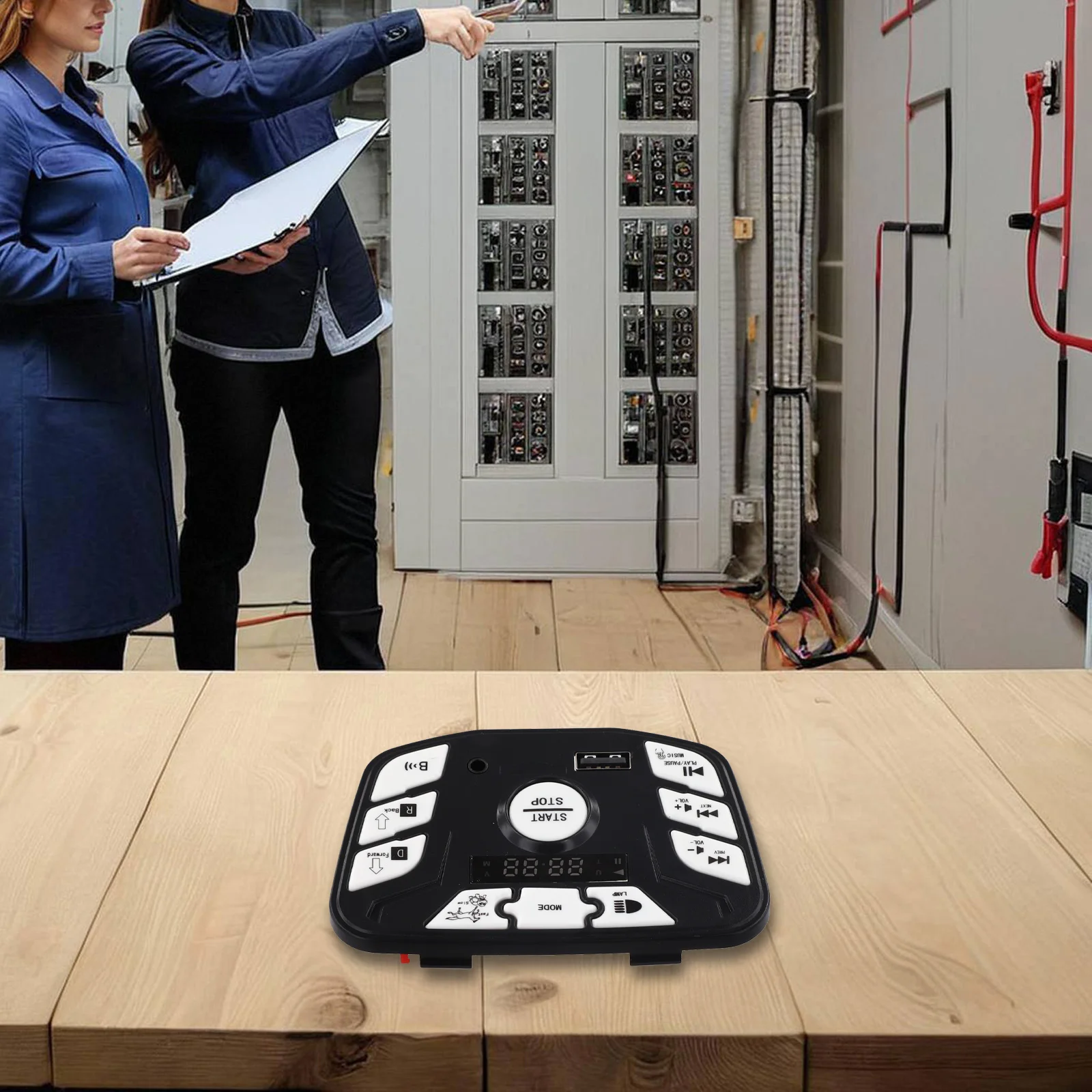 ركوب كيدي على وحدة التحكم في السيارة مصممة لتوفير وظائف متعددة بما في ذلك رواية القصص وتشغيل الموسيقى