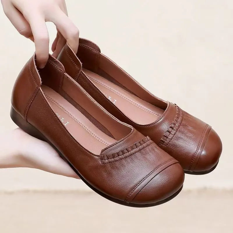 

2025 Hot Selling New Soft Leather Round Head Single Shoes for Women Casual Flat Heels Moms Shoes Bean Shaped Small Leather Shoes