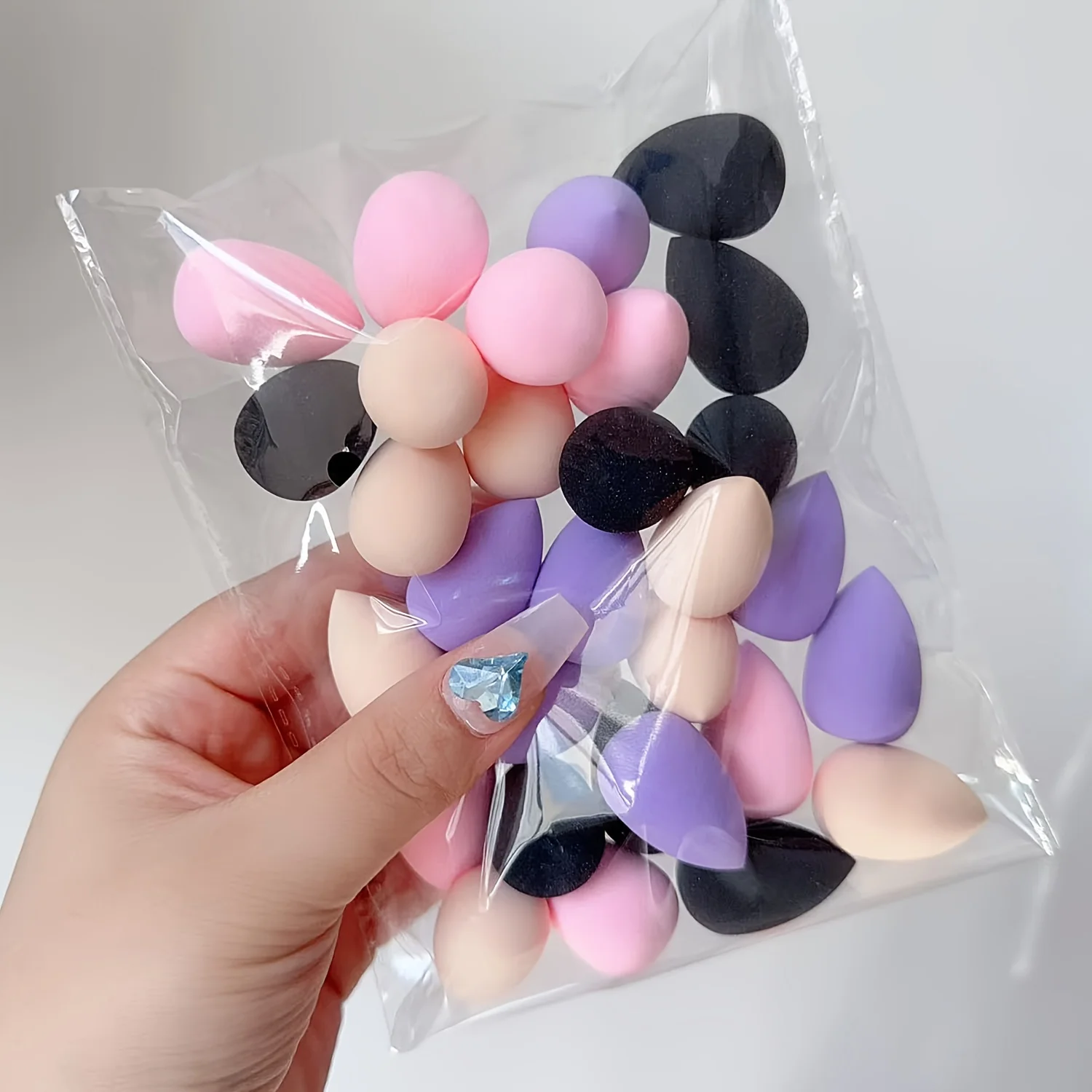 35 hydrophile Mini-Schwämme – verschiedene Farben, nass und trocken anwendbar, für Foundation/Concealer |   Velour Blenders Reisegröße für alle Hauttypen