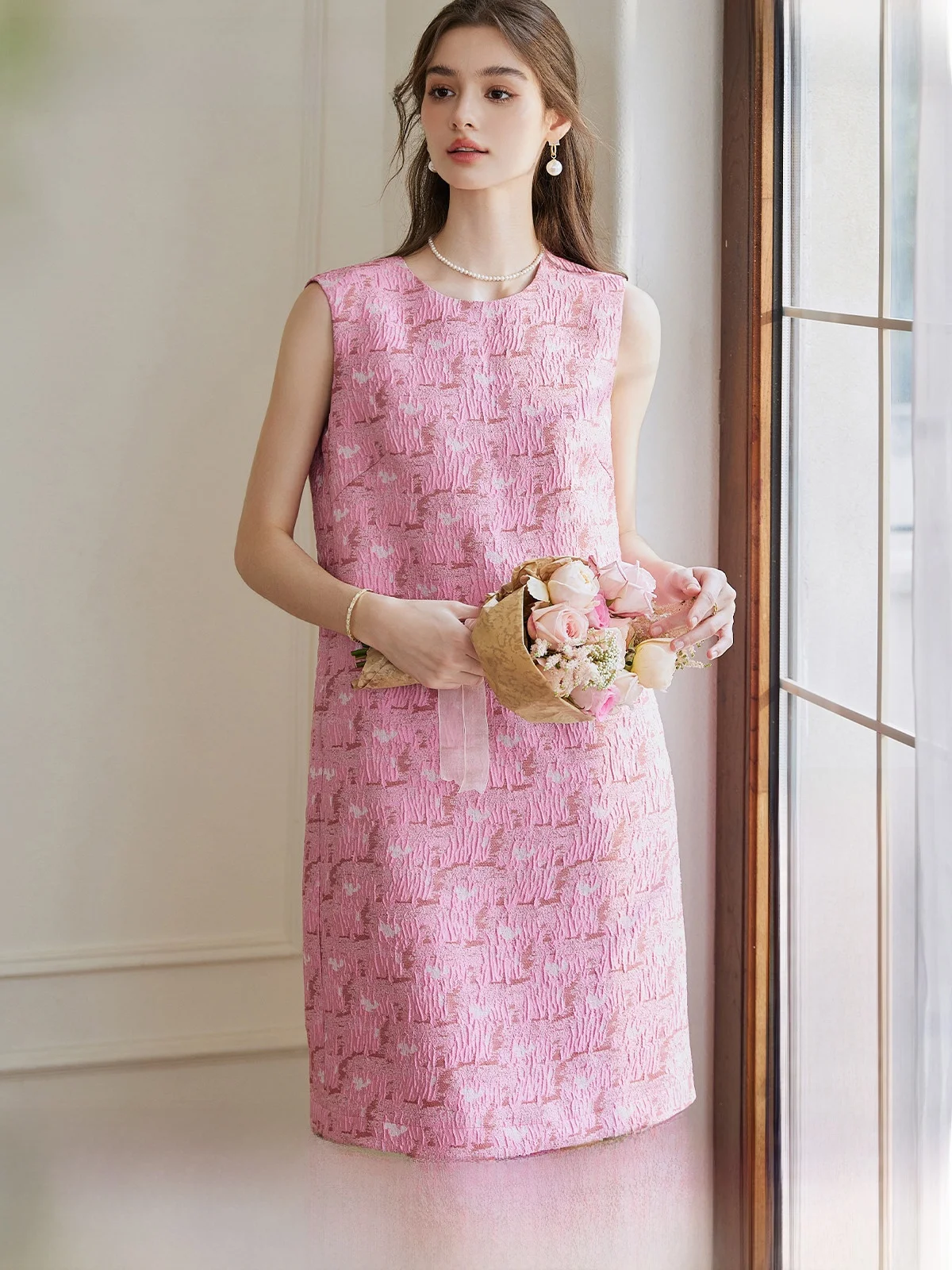 

Летняя женская прямая юбка-труба Roey S House Premium Emed Texture Sweet Pink с круглым вырезом 0304