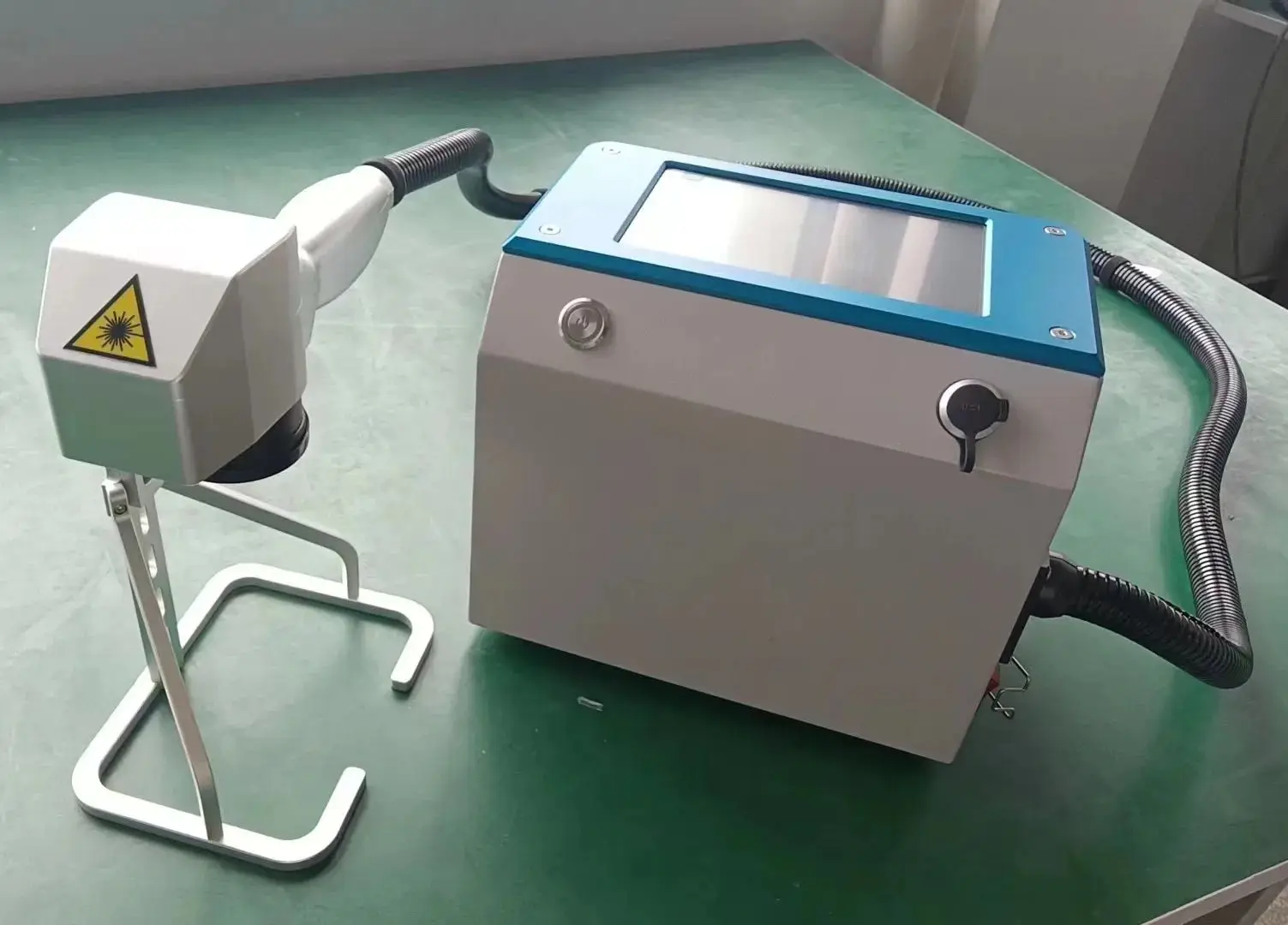 

20W/30w Portable Handheld Engraving Marker Logo Fiber Marking Machine To Wood Metal Plastic