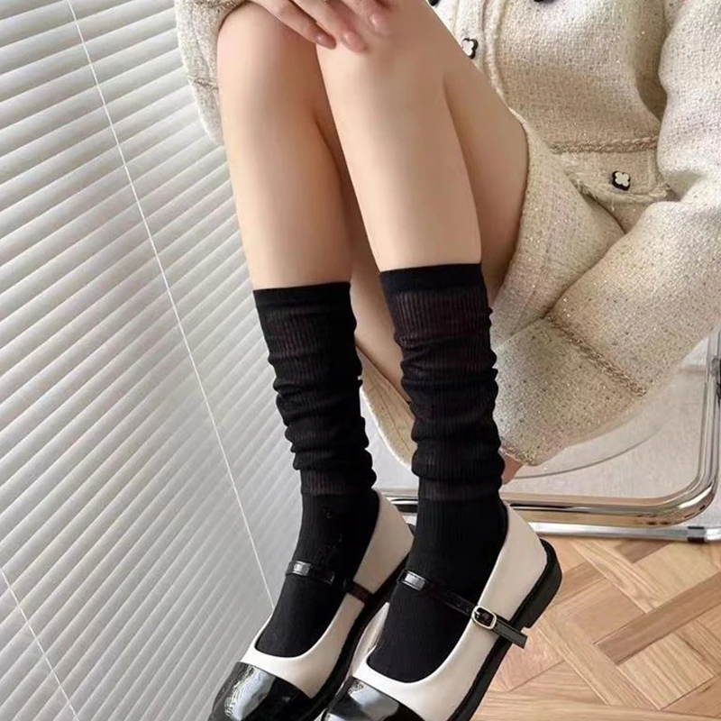 Dámská léto hubený mid-calf ponožky pohodlné a prodyšné student ponožky celistvý barva jednoduchý mid-calf ponožky svislý pruhované