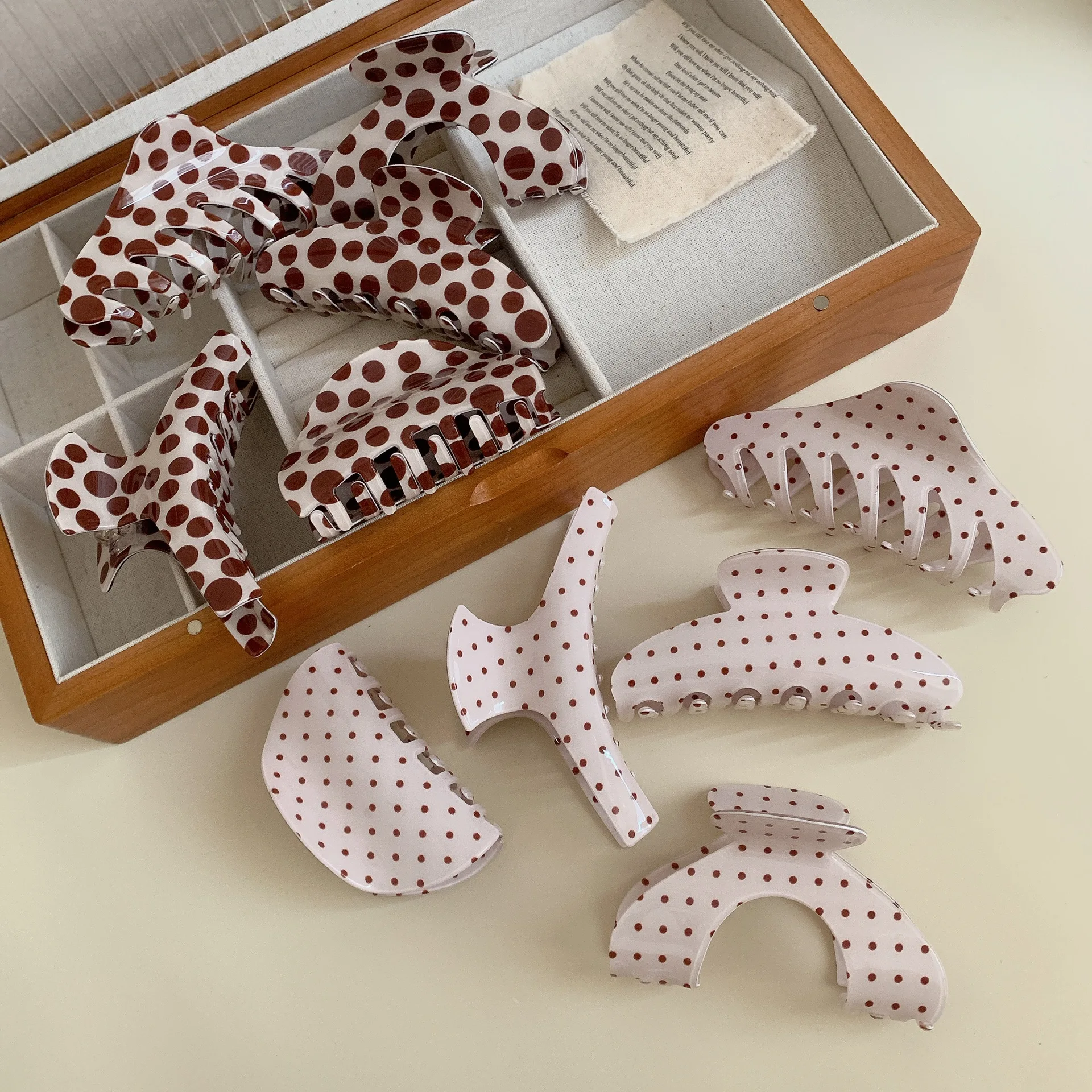 

Classic Retro Coffee Colored Wave Point Hair Claw Acrylic Claw Clips Autumn Winter Hair Clips for Women Girls Hair Accessories