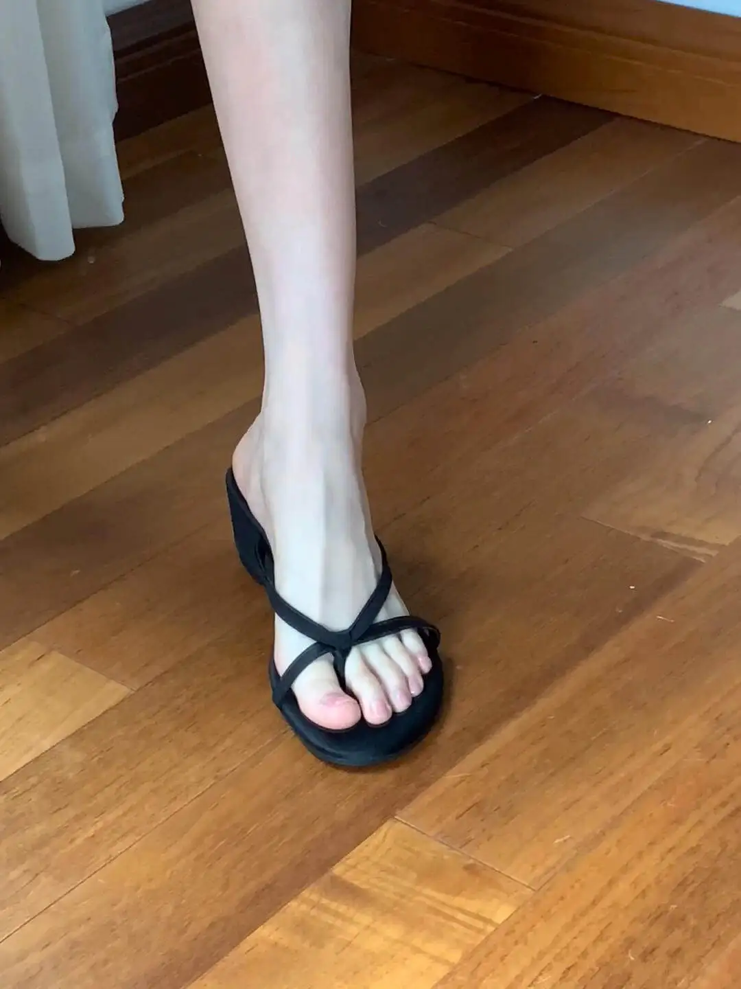 

Elevated Heel Thick Bottom Sandals Women's Outdoor 2026 New Beach Beach Beautiful Thin Strap Open-Toe Slip-On Shoes
