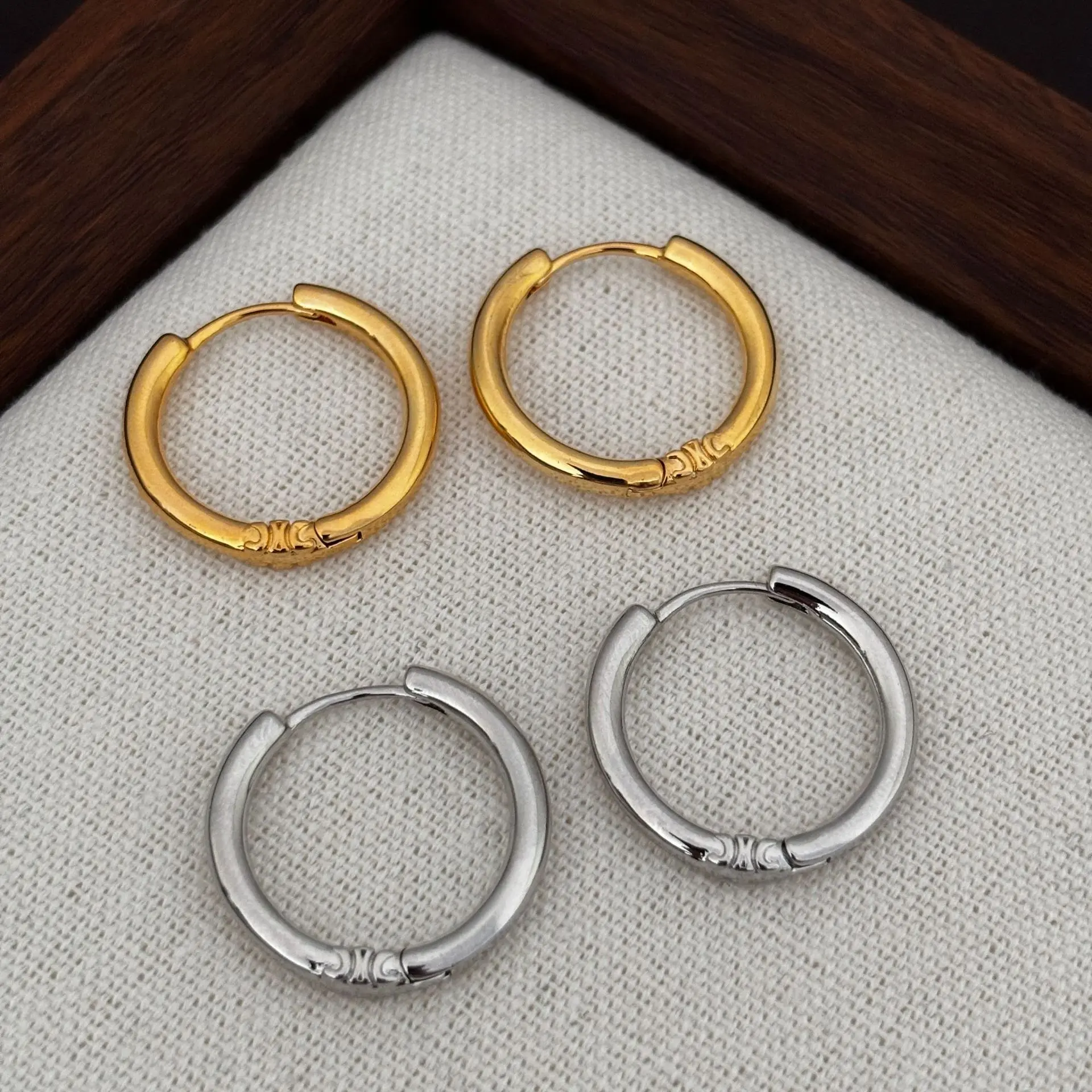 Simple smooth plain ring ear buckle women's gold and silver two-color basic ring earrings versatile commuter fashion earrings