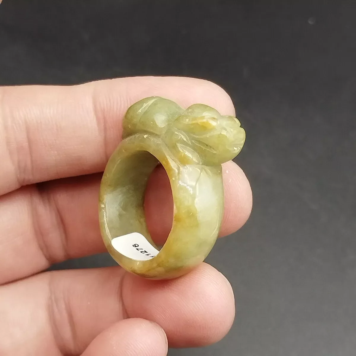 

Сертифицированное маслянисто-зеленое кольцо из натурального жадеита с резным драконом Pi Xiu, внутреннее 20,0 мм