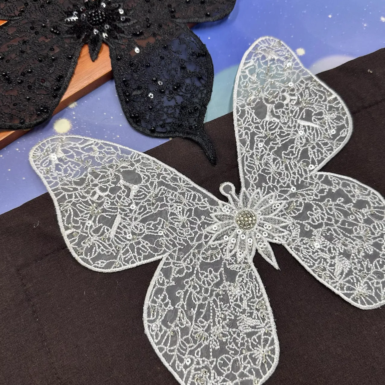 2 uds parches con cuentas de mariposa para ropa DIY parche de tela de lujo industria pesada malla parchea tela adhesivos parches bordados