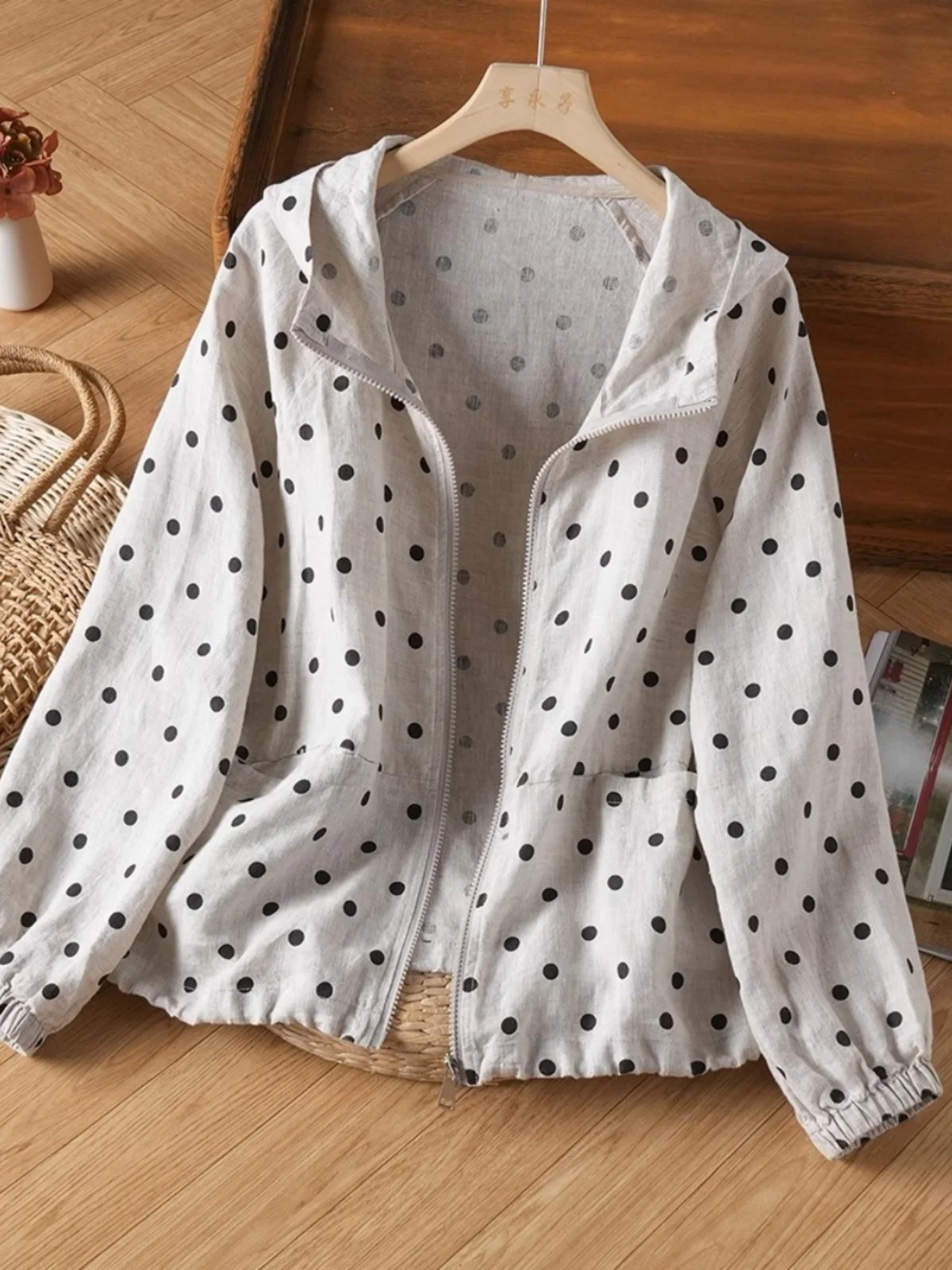 

Loose Long Sleeve Hoodie Women's Spring 2025 Casual Polka Dot Jacket Zipper Design Comfortable Fit Versatile Outerwear