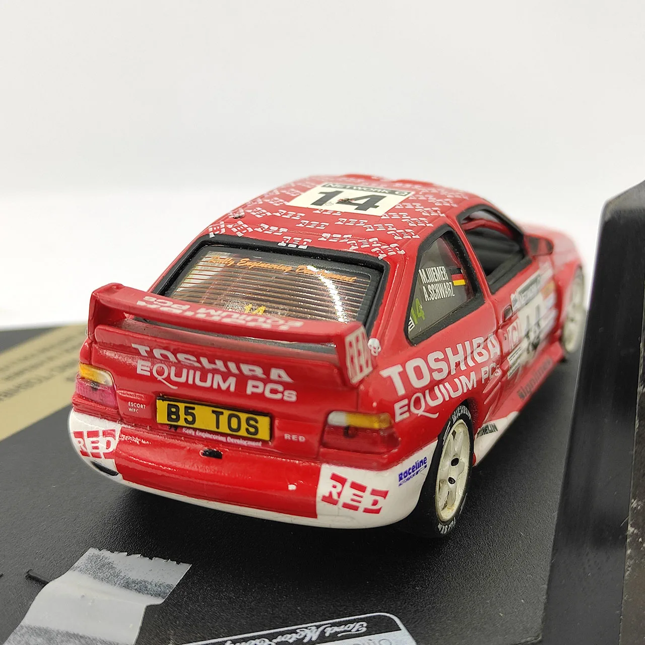 Diecast SKID Scala 1:43 Ford ESCORT WRC "TOSHIBA" Rally 1998 Modello di auto in lega da collezione Giocattolo regalo Souvenir Display Ornamento