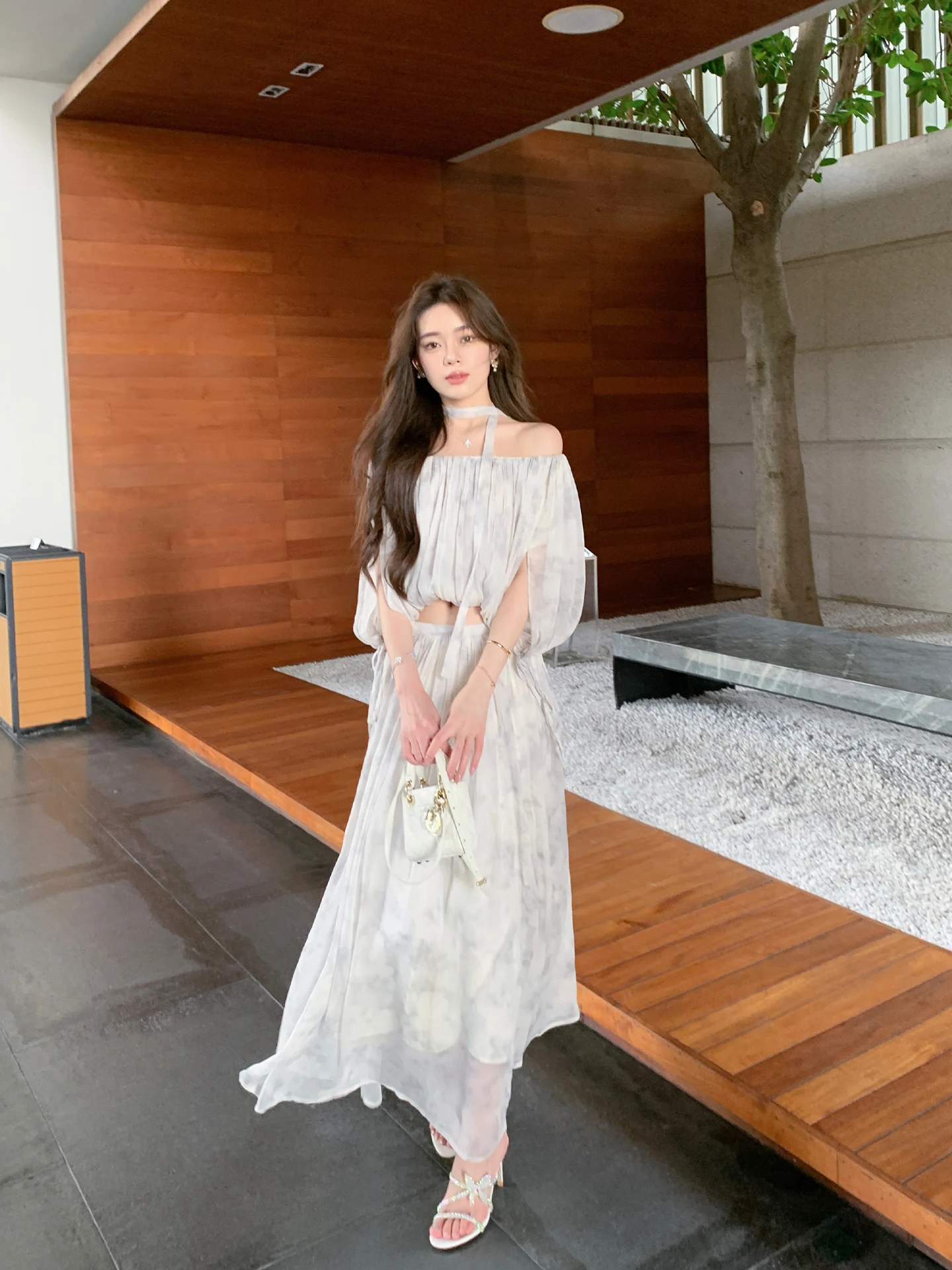 

Новый китайский комплект из двух предметов: топ из шифона с рукавом-фонариком на одно плечо и юбка миди с высокой талией для женщин