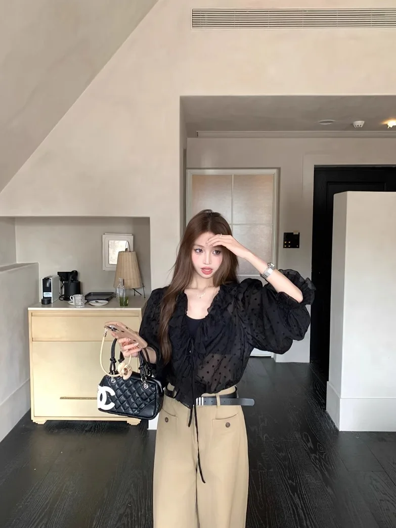 

Черная женская блузка в горошек с рукавами-фонариками, весенний топ, шикарный дизайн, тонкая, во французском стиле, с V-образным вырезом, длинными рукавами, свободного кроя