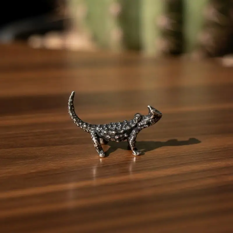 Solid Alloy Horned Lizard Mini Figurine Vintage Finish For Desktop Terrarium Decor Collection