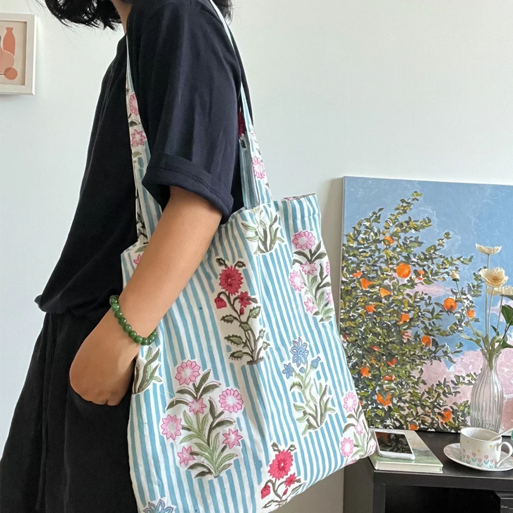 

Blue striped floral simple versatile spaghetti strap shoulder bag going out storage bag