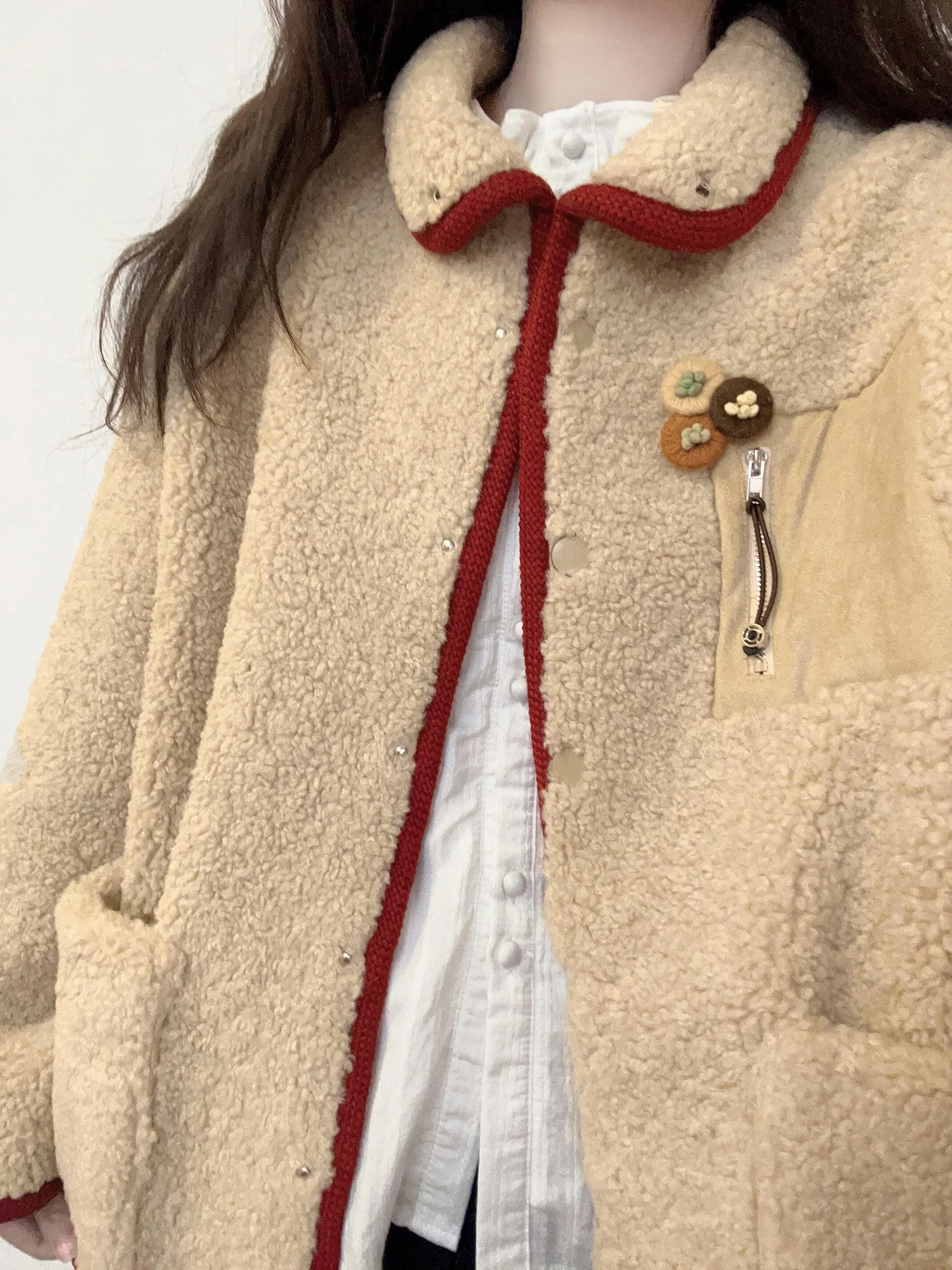 

Куртка из овечьей шерсти. Женская повседневная одежда с принтом. Повседневное использование. Обычное использование. Развертывание компана. Рутинное применение. Нормальные модели.