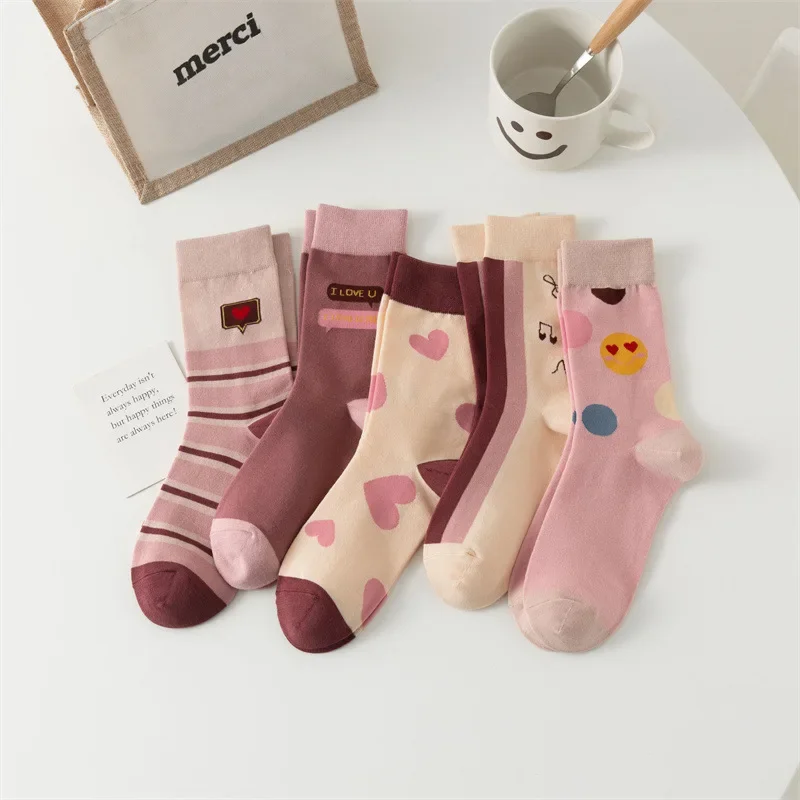 High quality fashion men\'s and women\'s socks tide retro college simple letters cute tide socks men and women couple sports socks