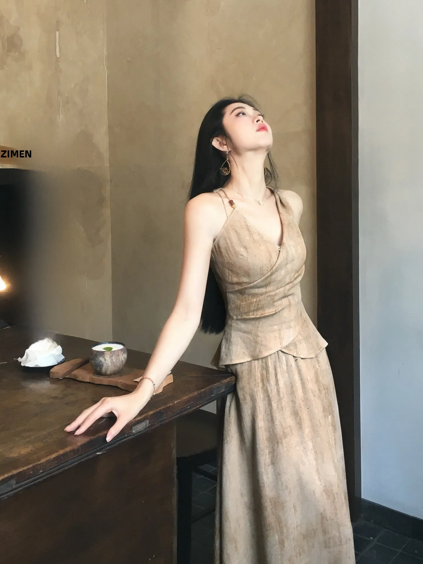 

Lingshan Zhihe New Chinese Wasteland Style Linen Set Women's Spring Summer Hanging Neck Strap Top Half Skirt Fashion Set