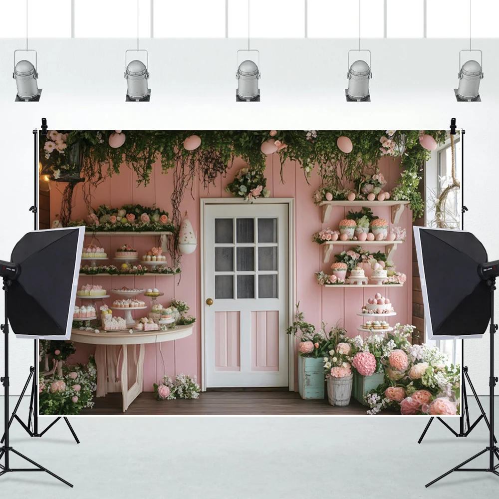 幸せなイースター写真の背景、ピンクの屋内シーンのアーチ、白いドア、誕生日ケーキ、子供の肖像画、花の装飾、写真の背景