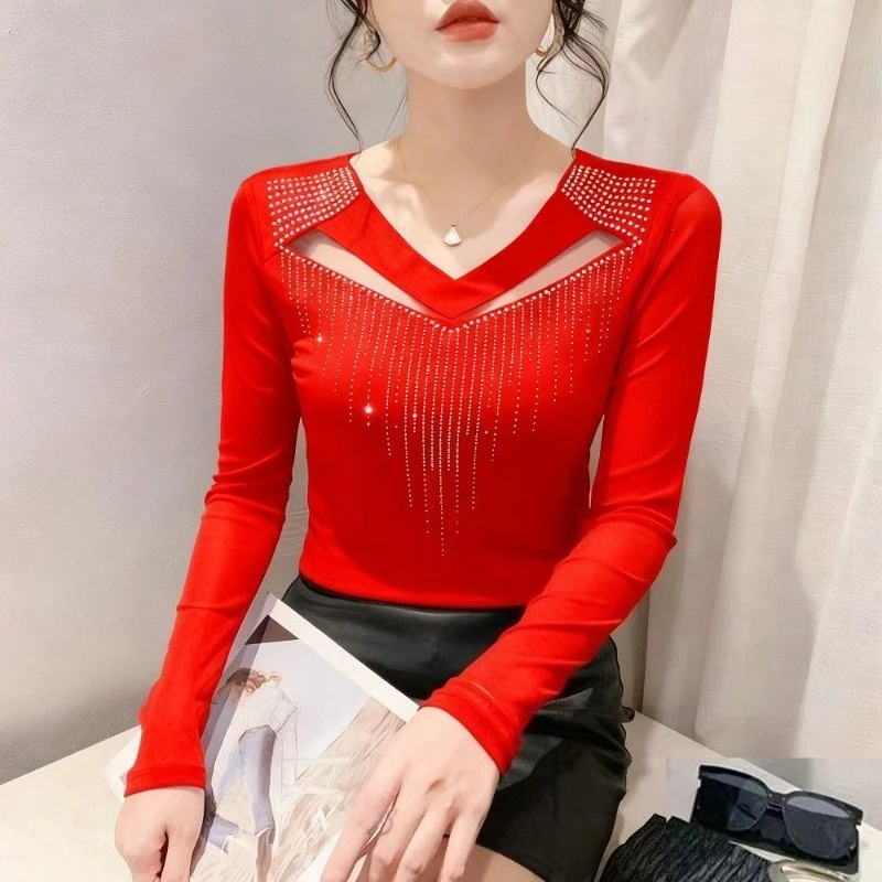 

Новая женская модная футболка с длинным рукавом, сексуальным V-образным вырезом, декорированная стразами, в китайском стиле, сетчатый топ, облегающая, корректирующая фигуру, нижняя рубашка