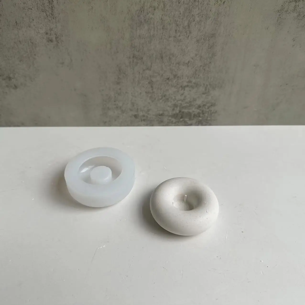 DIY Crystal Drop Glue Candle Holder Molds Candle Stands Scented Candles Silicone Molds Donut Candle Holders Gypsum Epoxy Resin