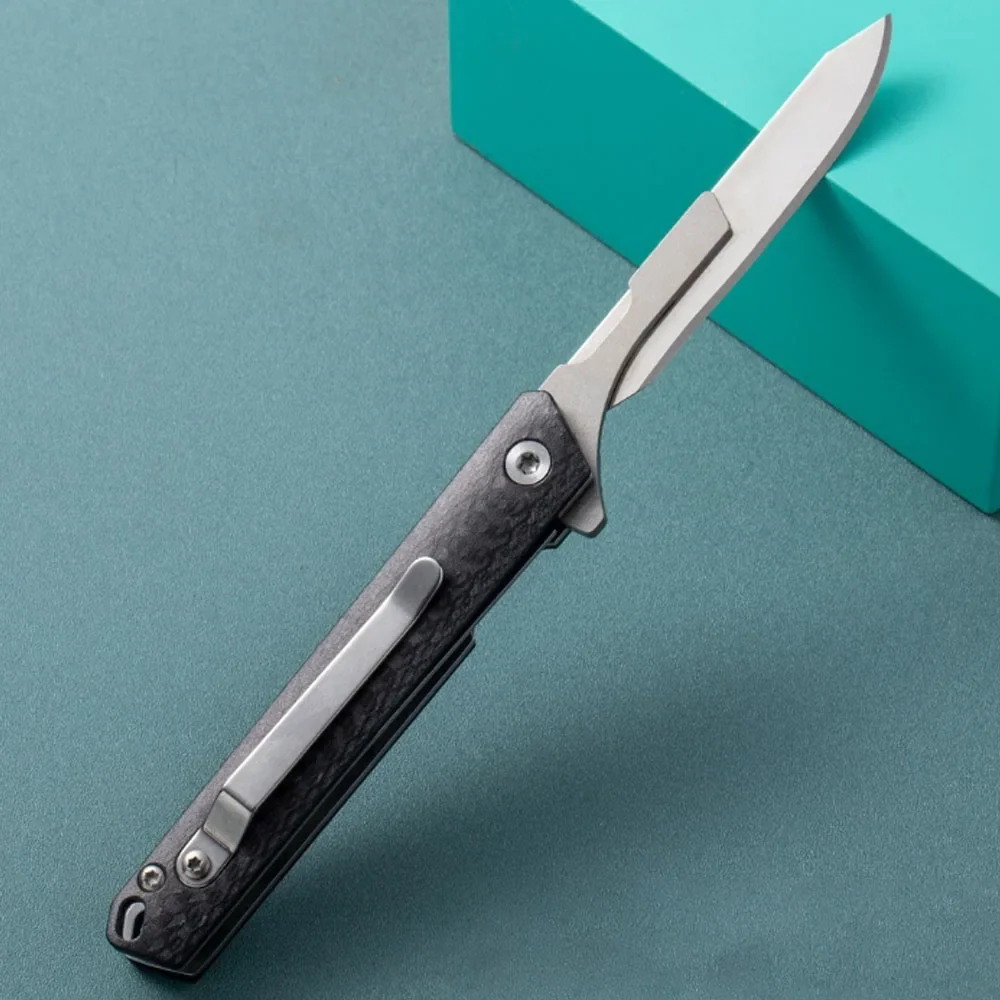

Compact Keychain Carbon Fiber Handle Folding Scalpel Knife with Clip Utility Boxcutter Replaceable Blades Small Portable Knife