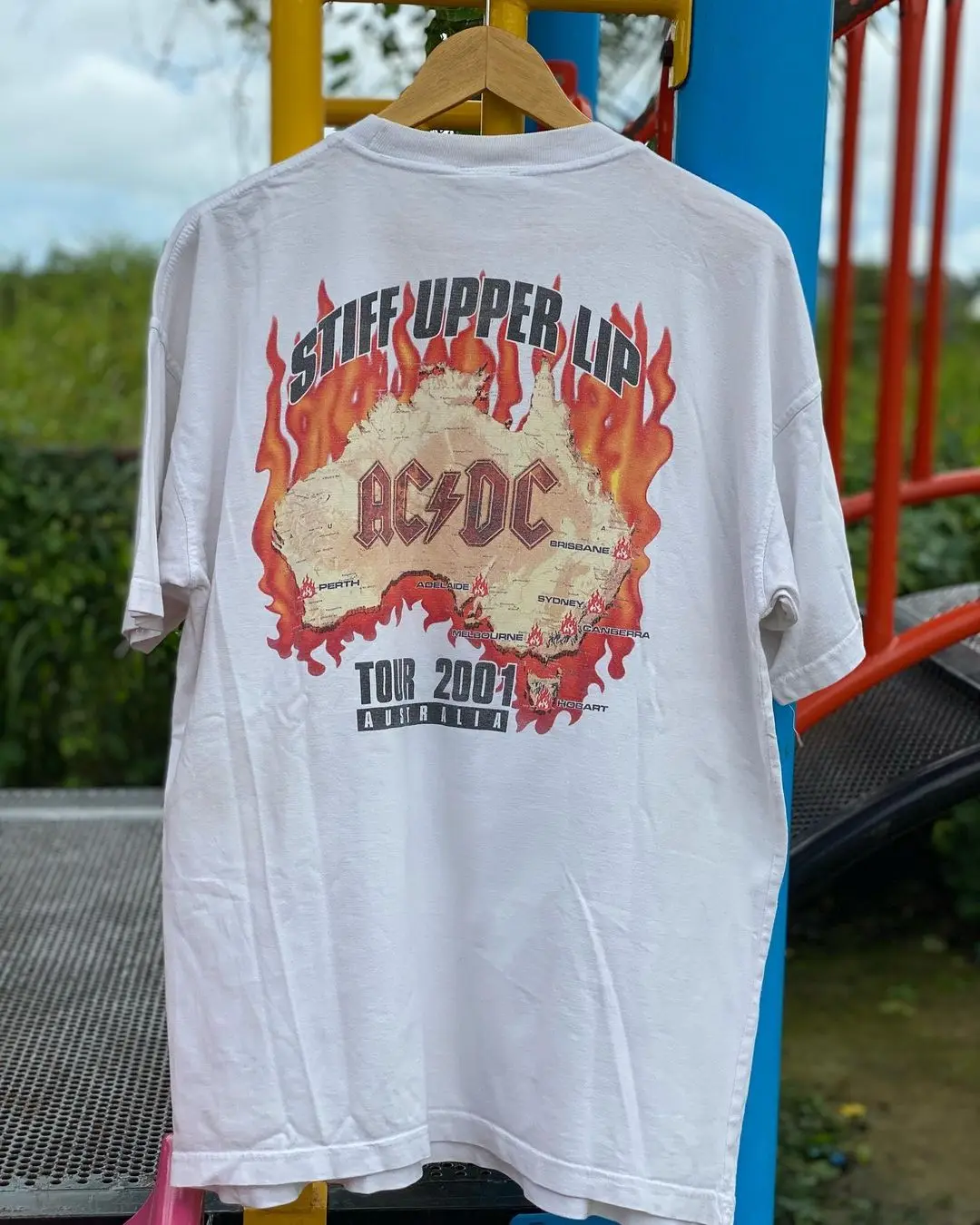 

2025ACDC Футболка с принтом рок-группы, хлопковая, удобная и дышащая, одежда для фанатов концертов тысячелетия