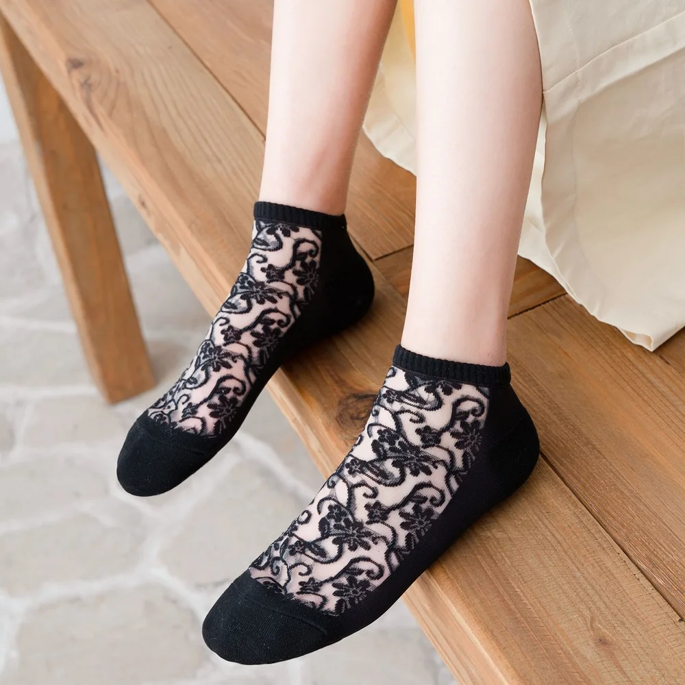 Summer Hollow Out Breathable Lace Flower Short Socks Women Harajuku Retro Low Cut Ankle Socks Sox Mesh Thin Crystal Silk Socks