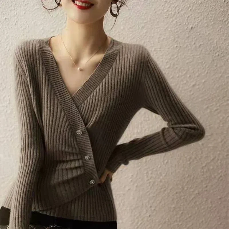 

V-neck Knitted Sweater Long Sleeved New Style Slimming Effect Versatile Pullover Fashionable Design Sense Base Top