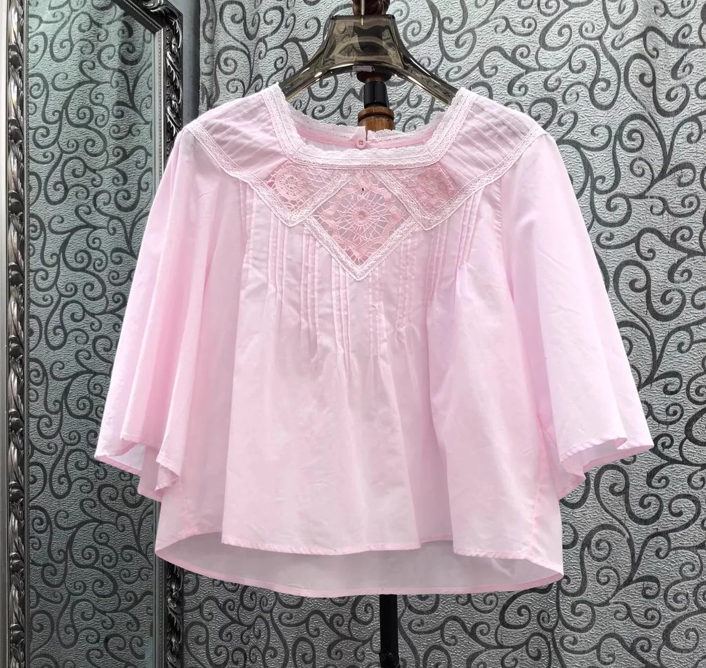 

Top Quality New Blouse Shirts 2026 Spring Summer Style Women Hollow Out Crochet Lace Embroidery Short Sleeve Pink White Tops