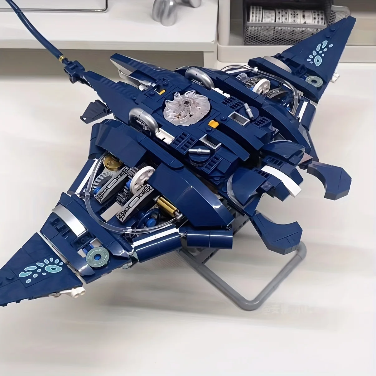 

Manta Ray Building Block Set, Marine Life Model, Collectible Display Piece for Adults, with Movable Wings and Tail, Poseable Manta Ray Model Kit with Display Base - Adult Stem, Challenging Assembly, Home/Office Decoration, Halloween/Christmas/Birthday Gif