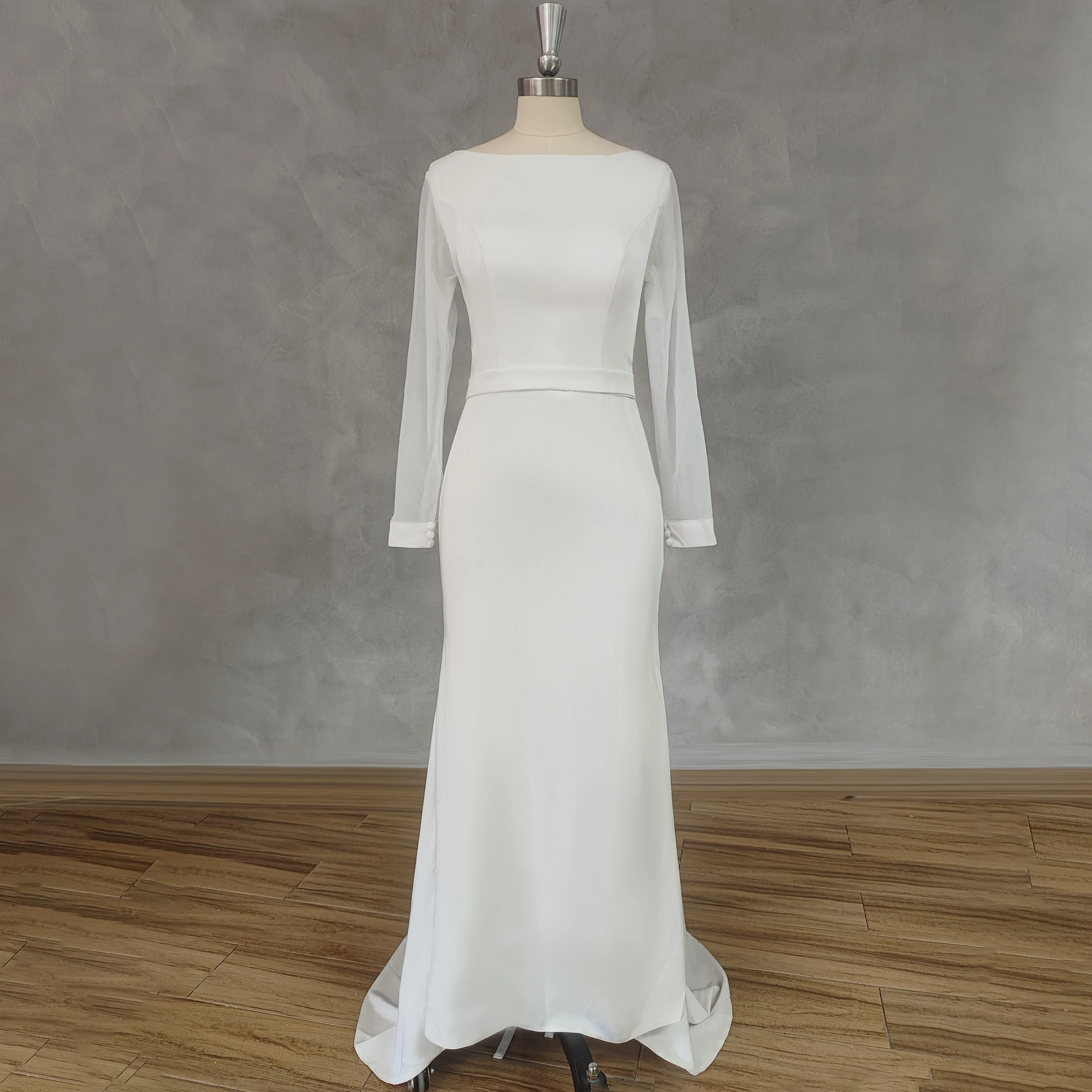 

Женское свадебное платье с длинным рукавом, открытой спиной и шлейфом