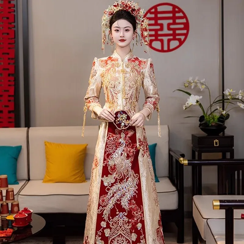 

Новый тост дракона и феникса в китайском стиле цвета шампанского.