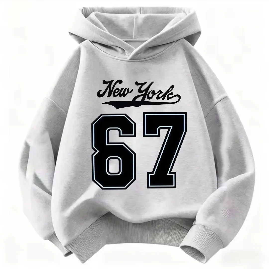 Einfarbiger Kinder-Kapuzenpullover mit New York Cursive & 67 Umrisse-Zahlen-Druck, locker geschnittener Kinder-Hoodie für Jungen und Mädchen im Alter von 2-12 Jahren. – Detail 4