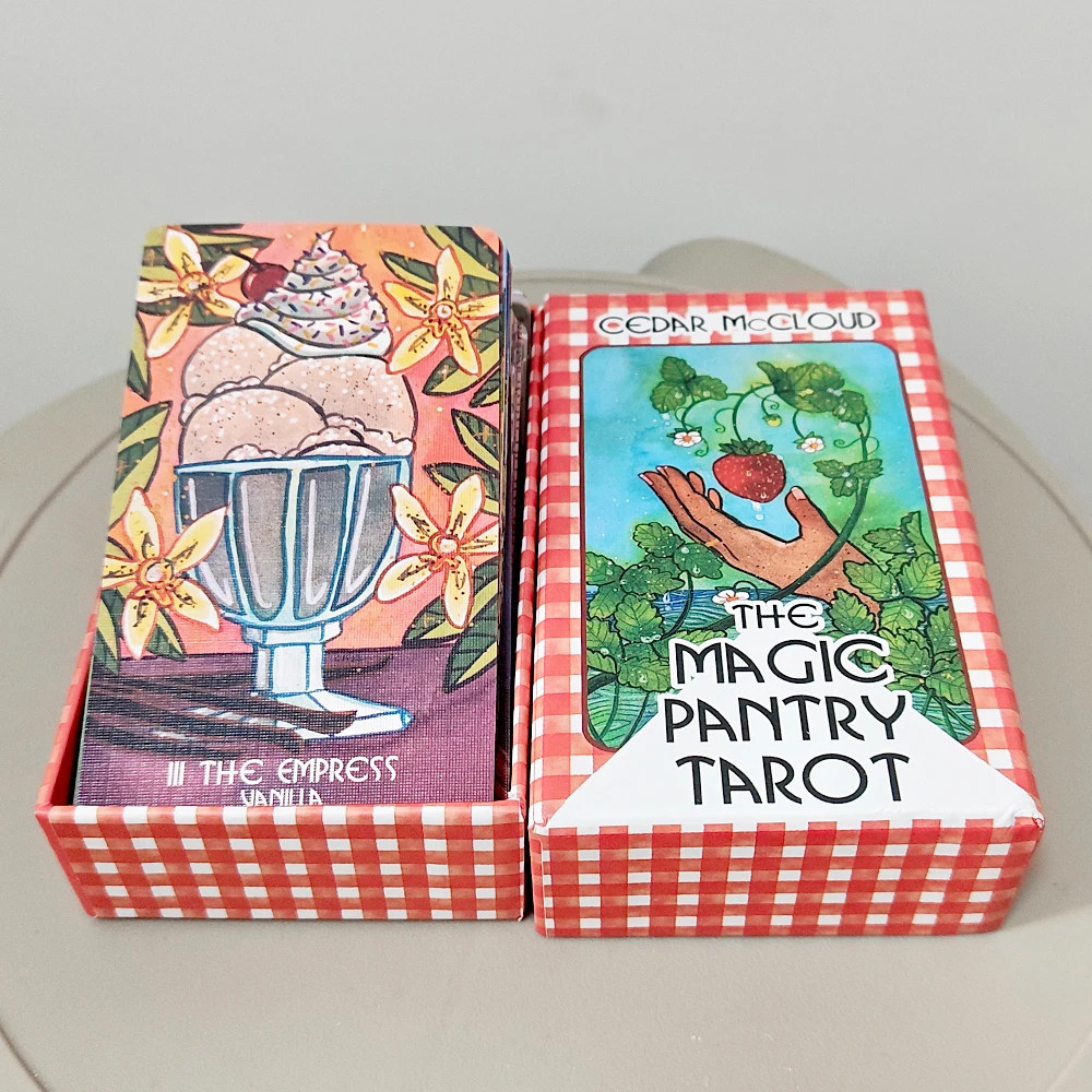 The Magic Pantry - Baraja de Tarot con Doble Relieve, Cartulina con Temática de Comida, Cartas de Tarot con Acuarelas para Cocineros Caseros y Amantes de la Gastronomía, 12*7cm