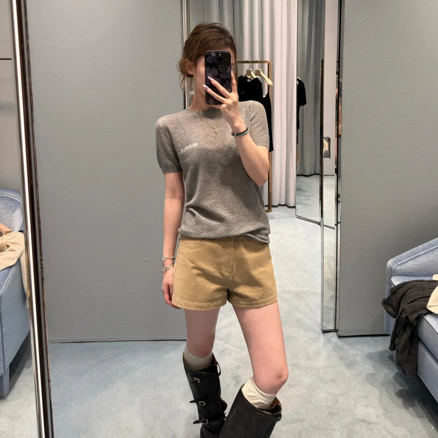 سترة محبوكة خفيفة الوزن من سلسلة Miu من الكشمير بأكمام قصيرة ورقبة دائرية مفرغة وطبقة أساسية للنساء برقبة دائرية #2